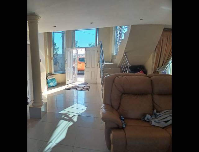 4 BEDROOM FREEHOLD FOR SALE IN AVOCA